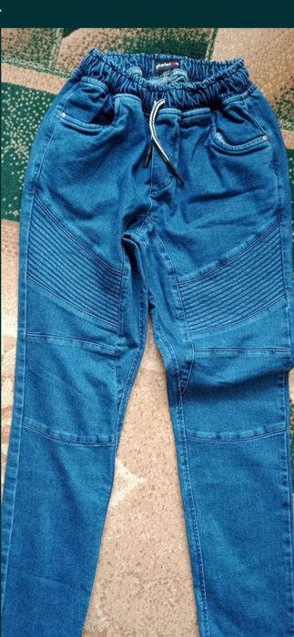 Нові чоловічі джинси, L