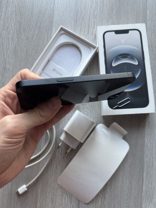 iPhone 16e 128 gb фізична SIM, неверлок, стан нового