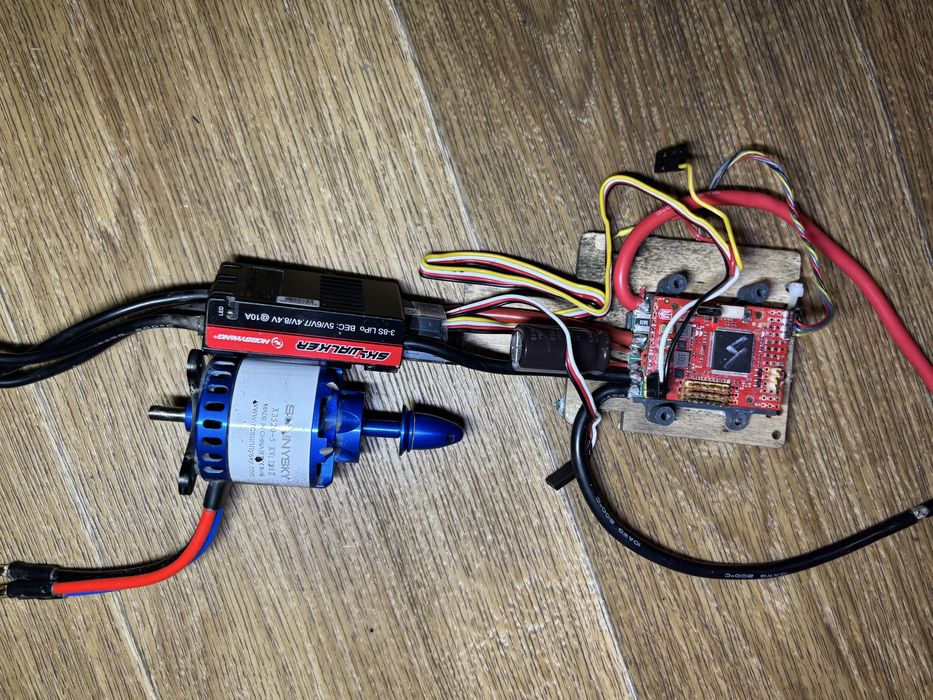 Продам комплект: безколекторний двигун + ESC + плата керування