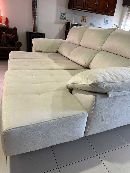 Sofá com chaise longue