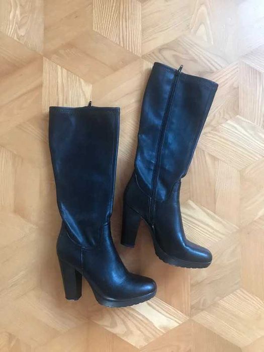 Buty czarne kozaki Deichmann na obcasie botki zimowe słupku 38