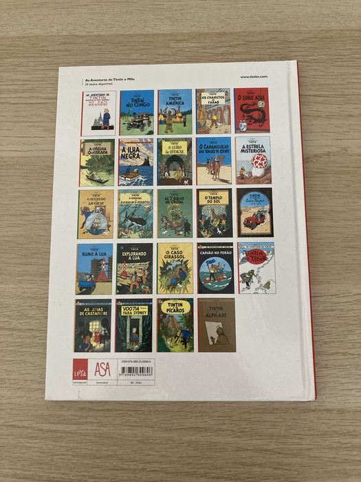 Livro - A ilha negra de As Aventuras de Tintin