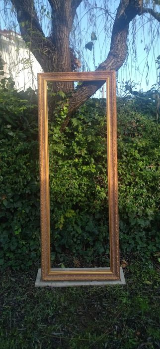 Moldura grande dourada