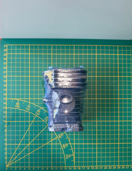 4× nowy zestaw części silnika do pilarki cylinder, wał, karter
