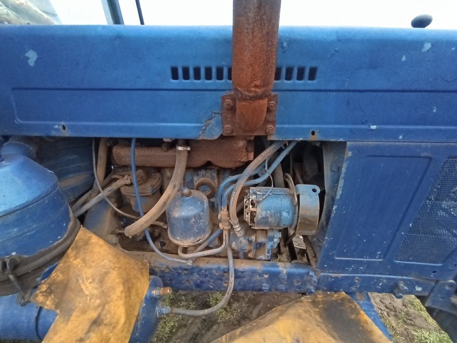 Трактор Беларус МТЗ 80 у робочому стані