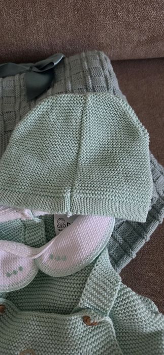 Roupinha e manta de Bebé - Primeira Roupa - Bordado nome Gabriel