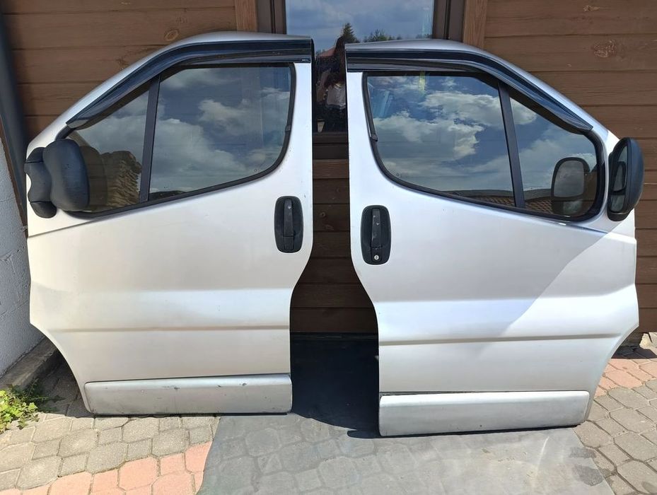 drzwi prawy przód lewy przód renault trafic, opel vivaro, nissan primastar srebrne