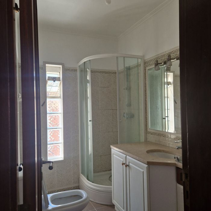 Aluga-se moradia T3  Caselas / Restelo lo