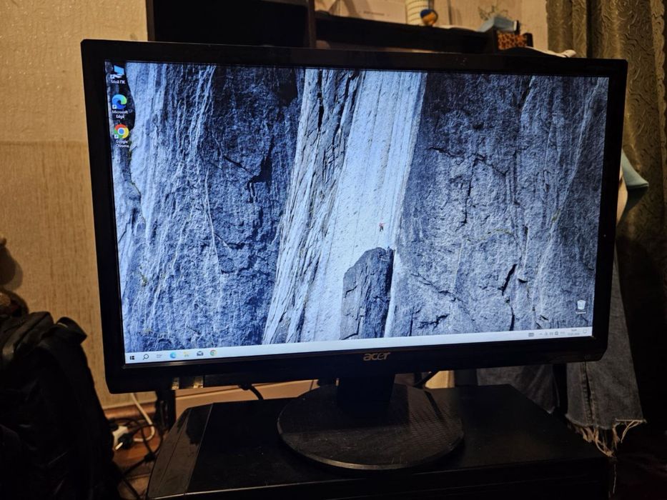 Продам компʼютер разом з екраном