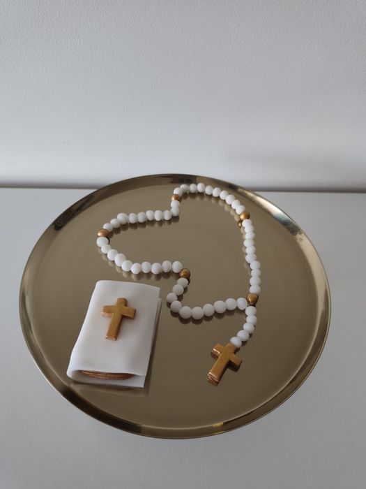 Różaniec książeczka z masy cukrowej na tort komunia