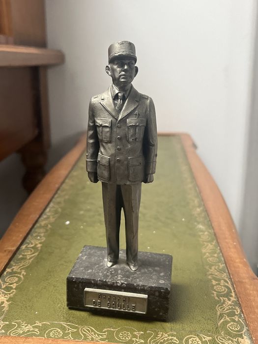 Stara figurka z cynku