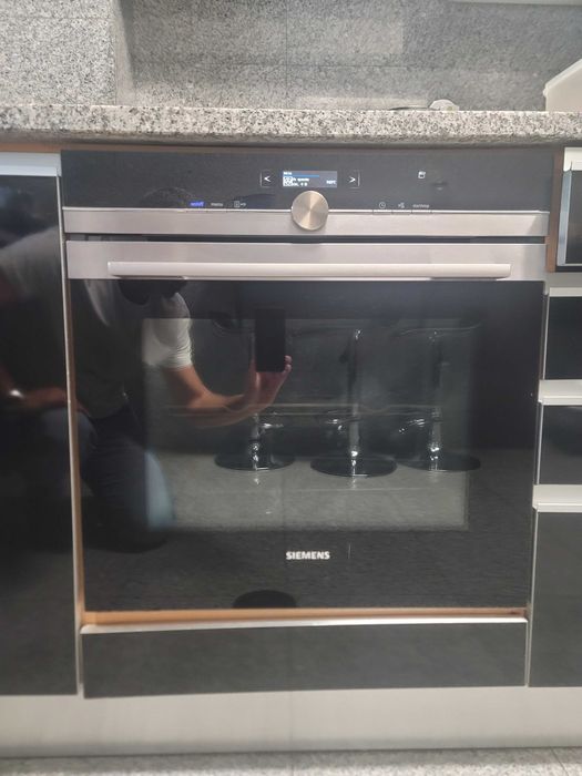 Forno Siemens HR675GB1 integrável com função vapor
