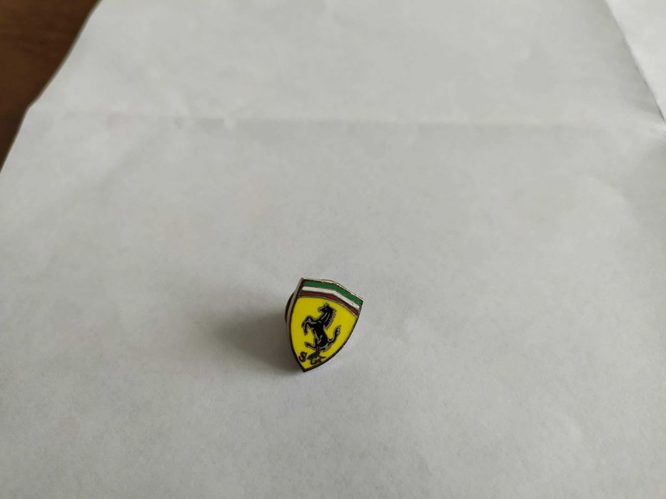 gadżety emblematy oryginalne Ferrari