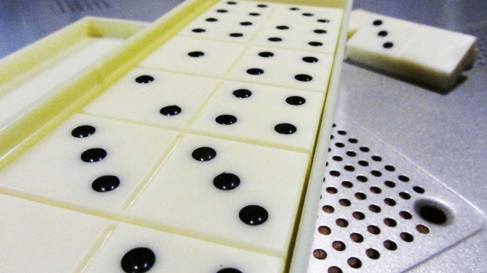 доміно білого кольору набір для гри доміно гарний подарунок