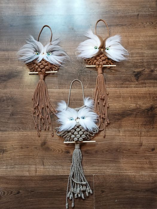 Sowy z makramy i wełny czesankowej