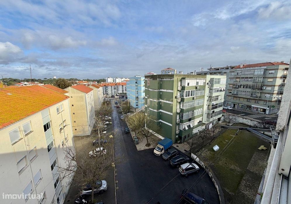 Apartamento 3 Assoalhadas Laranjeiro (Investimento)