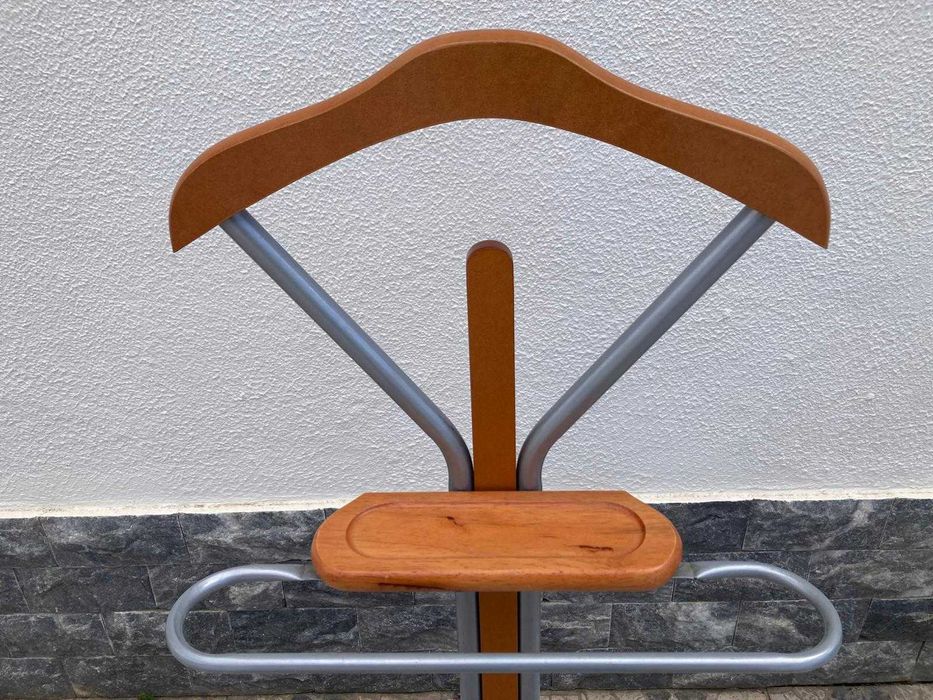 Cabideiro de Pé em Metal e Madeira