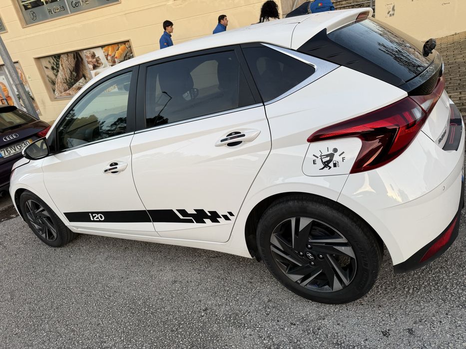 Hyunday i20 2022 branco manual em otimo estado.
