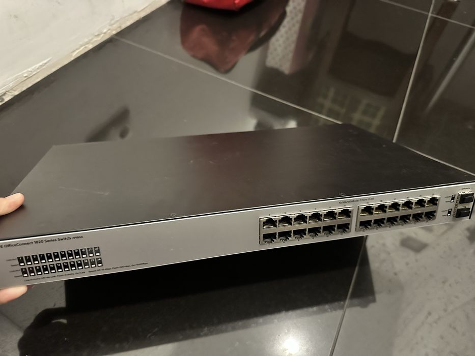 Комутатор HPE OfficeConnect 1820 Series Switch J9980A