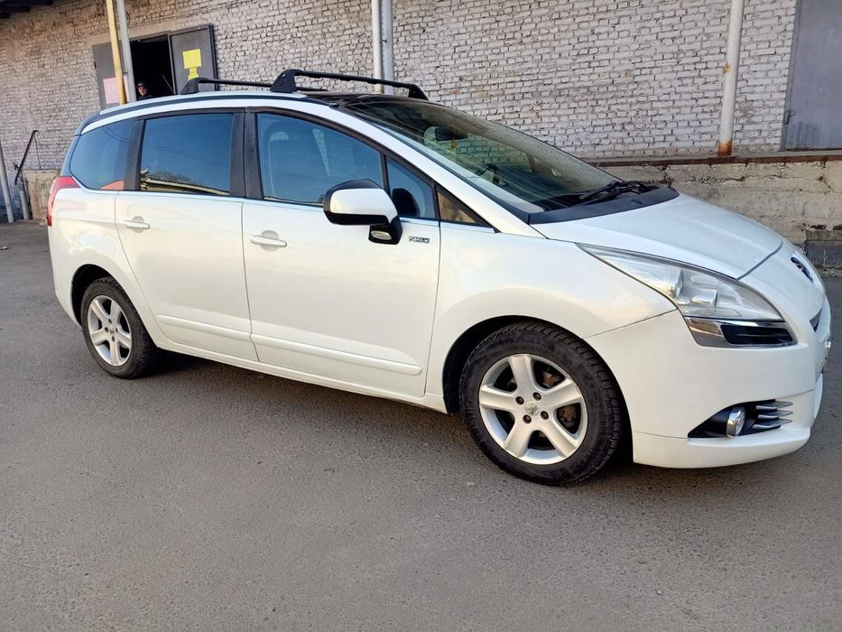 Пежо 5008 2012 рік, 1.6 дизель