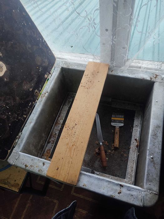 продам стіл для розпічатування меду