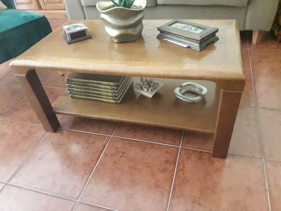 Mesa de centro em madeira maciça