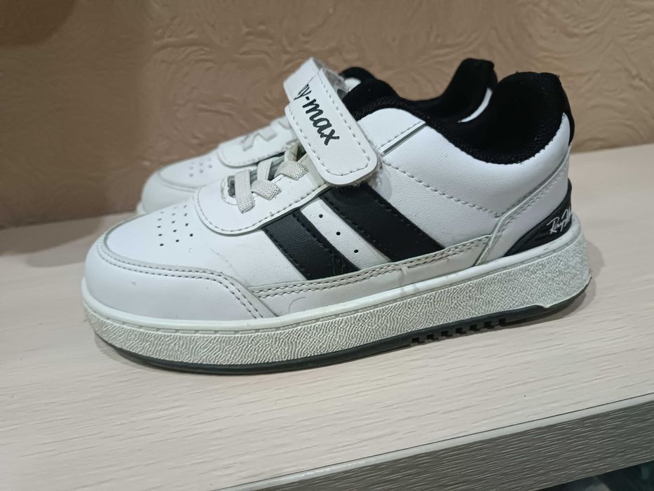 Дитячі білі кросівки