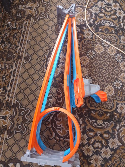 Продам гоночний трек hot wheels