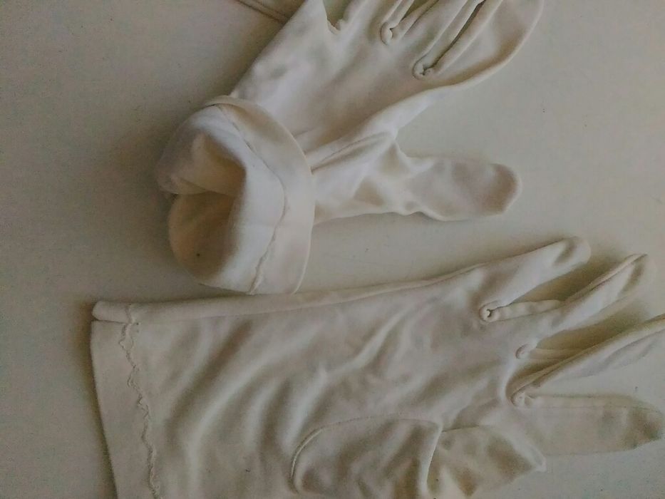 Жіночі білі рукавички