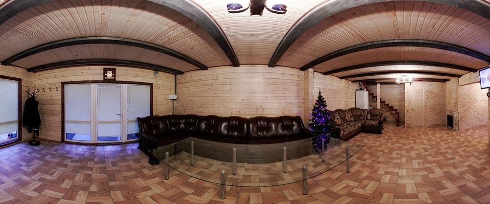 Будинок подобово з басейном, сауною та чан джакузі.