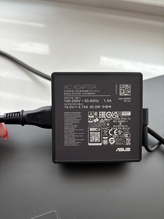 Ноутбук ASUS Vivobook S15 OLED K5504VA-MA383 стан нового всього рік