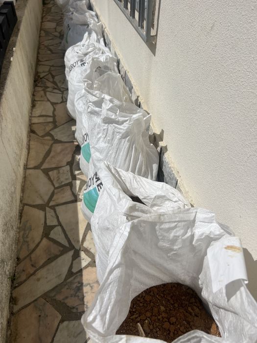 Dou terra ja em sacos