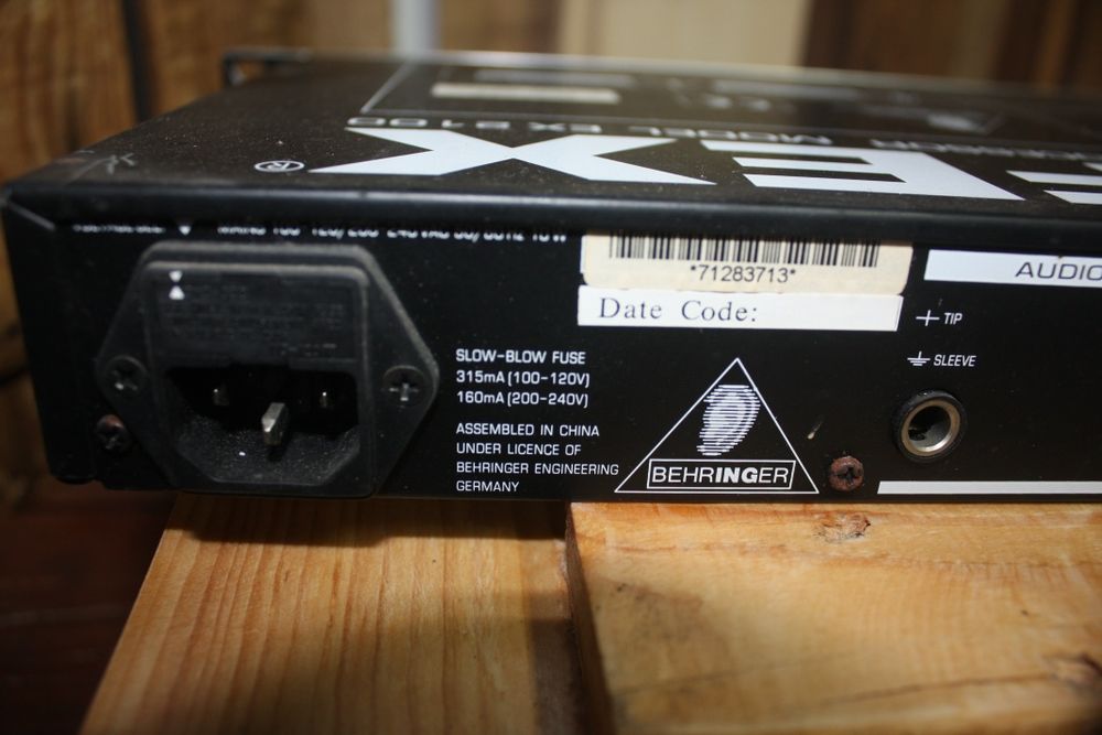 Processadores de som e efeitos behringer e boss