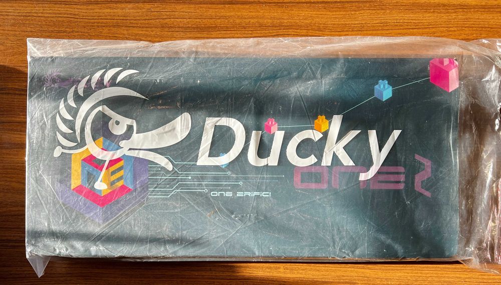 Ducky One 2 Skyline Teclado mecânico | Layout ISO PT | Brown Cherry MX