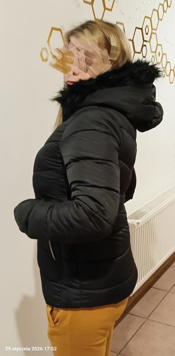 Nowa kurtka S z kapturem