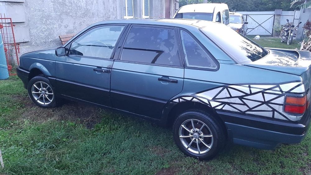 Продам автомобіль VW Passat 1992 р,на бойовому ходу