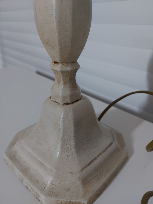 Pe de candeeiro pintado à mão