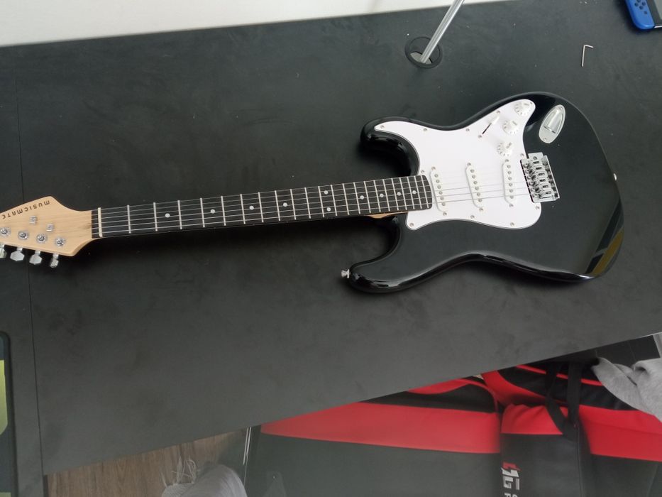 Gitara elektryczna i wzmaczniacz