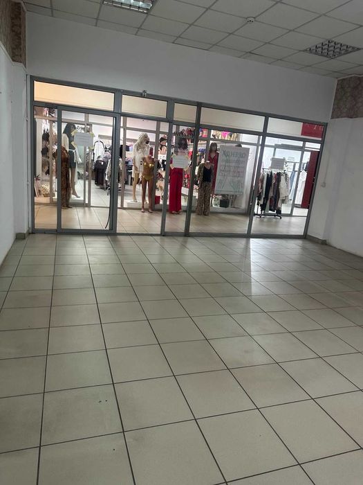 Яворів. Оренда приміщення в ТЦ АТБ. 37м, 18м. Вигідно, власник. 2 пов.