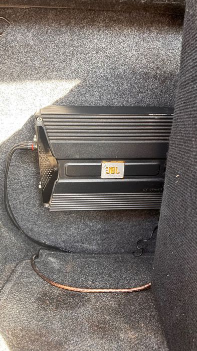 SUBWOOFER JBL 1000W + Amplificador JBL + SOM BLUETOOTH + cablagem