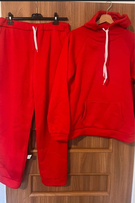 Dres damski, czerwony, nowy, ciepły , XL.