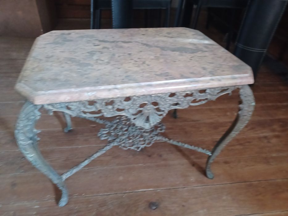 Mesa de Centro em marmore e metal