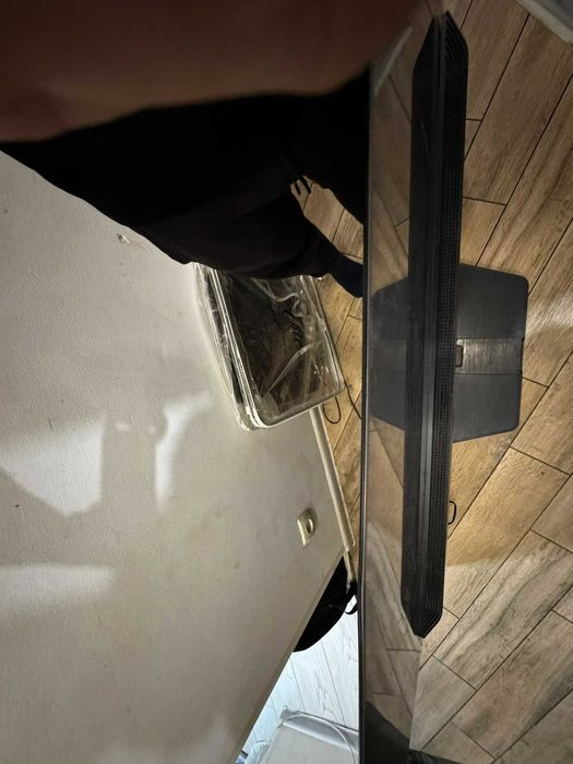 Телевізор LG OLED65CX6LA 65" — тріснутий екран