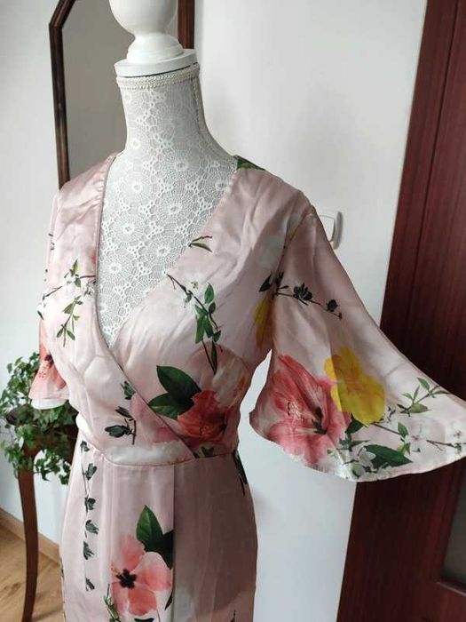 Kombinezon długi satynowy pudrowy róż kwiaty kwiatki ASOS 34 XS