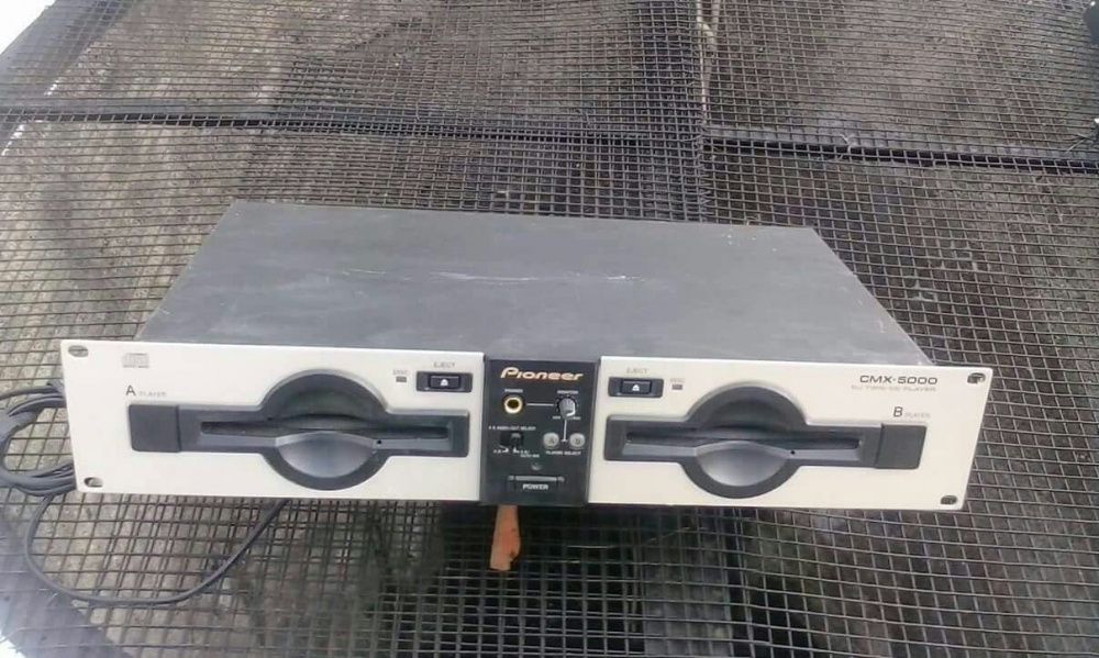 Leitor de música CD's DUPLO AUTO CMX-5000 aceito troca ou retomas