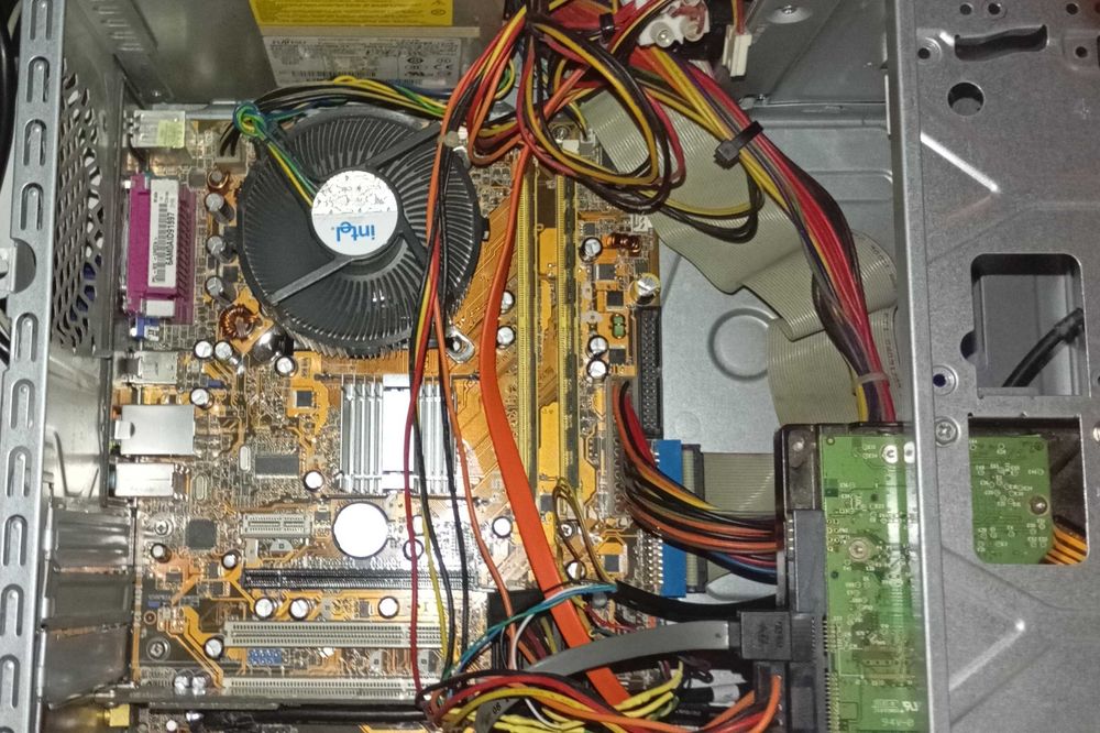 computador usado para multi consolas retro gaming e pesquisa