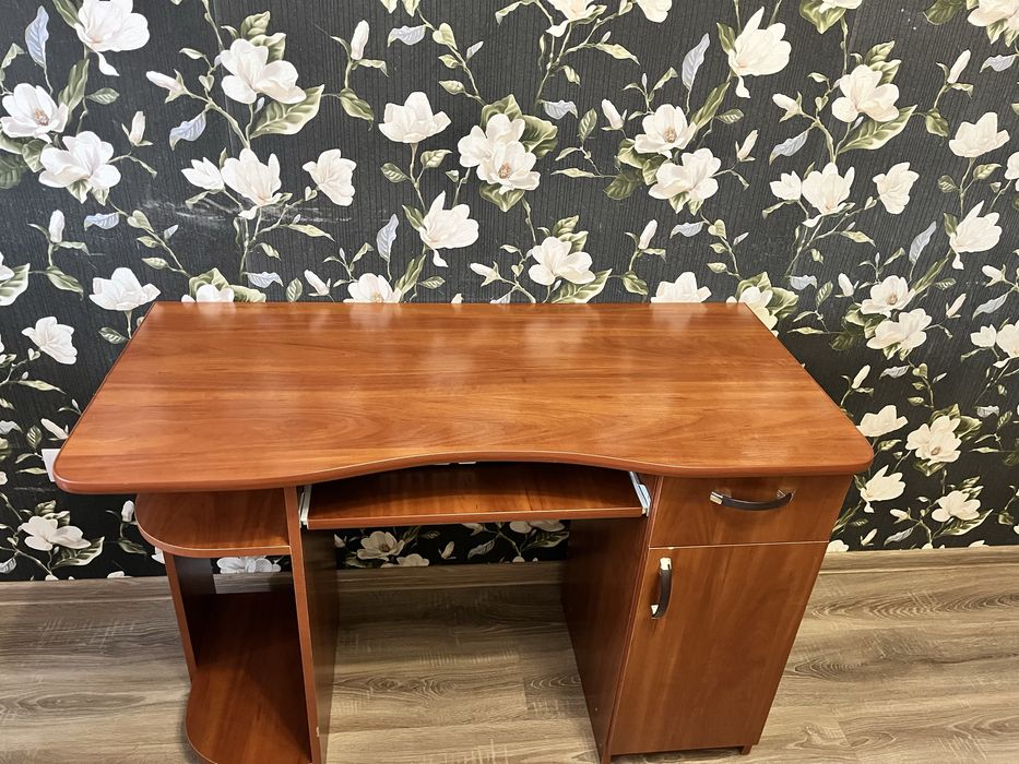 Продам стіл компʼютерний