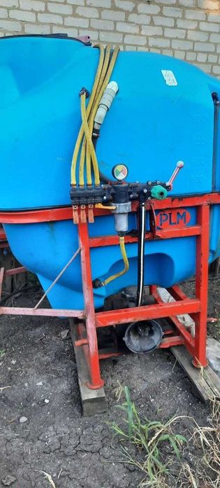 Обприскувач 800л. 14м.