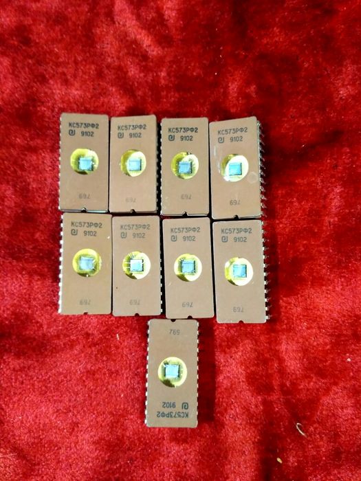 Микросхема КС573РФ2