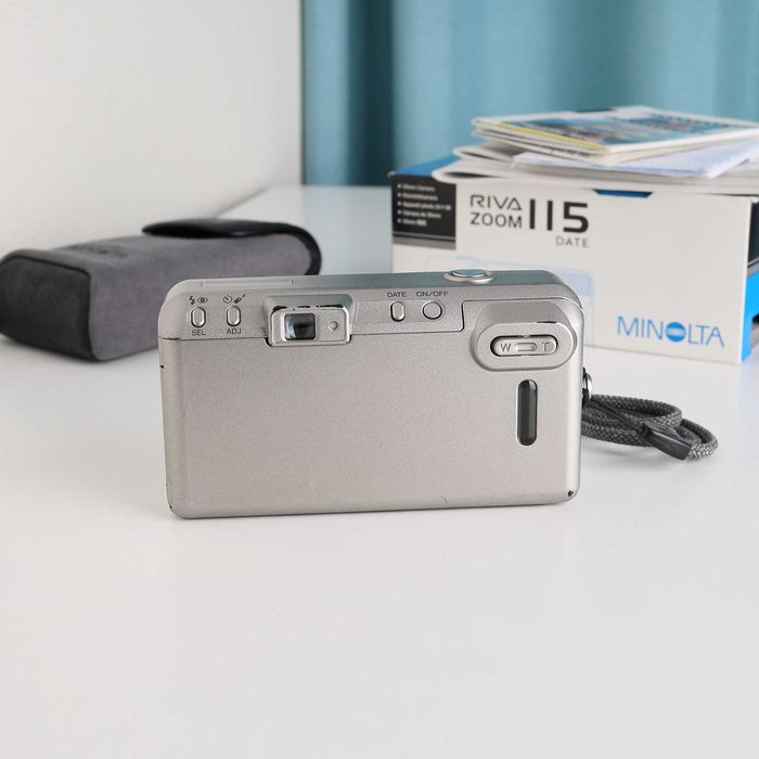 Minolta RIVA ZOOM DATE 115 - Плівковий фотоапарат